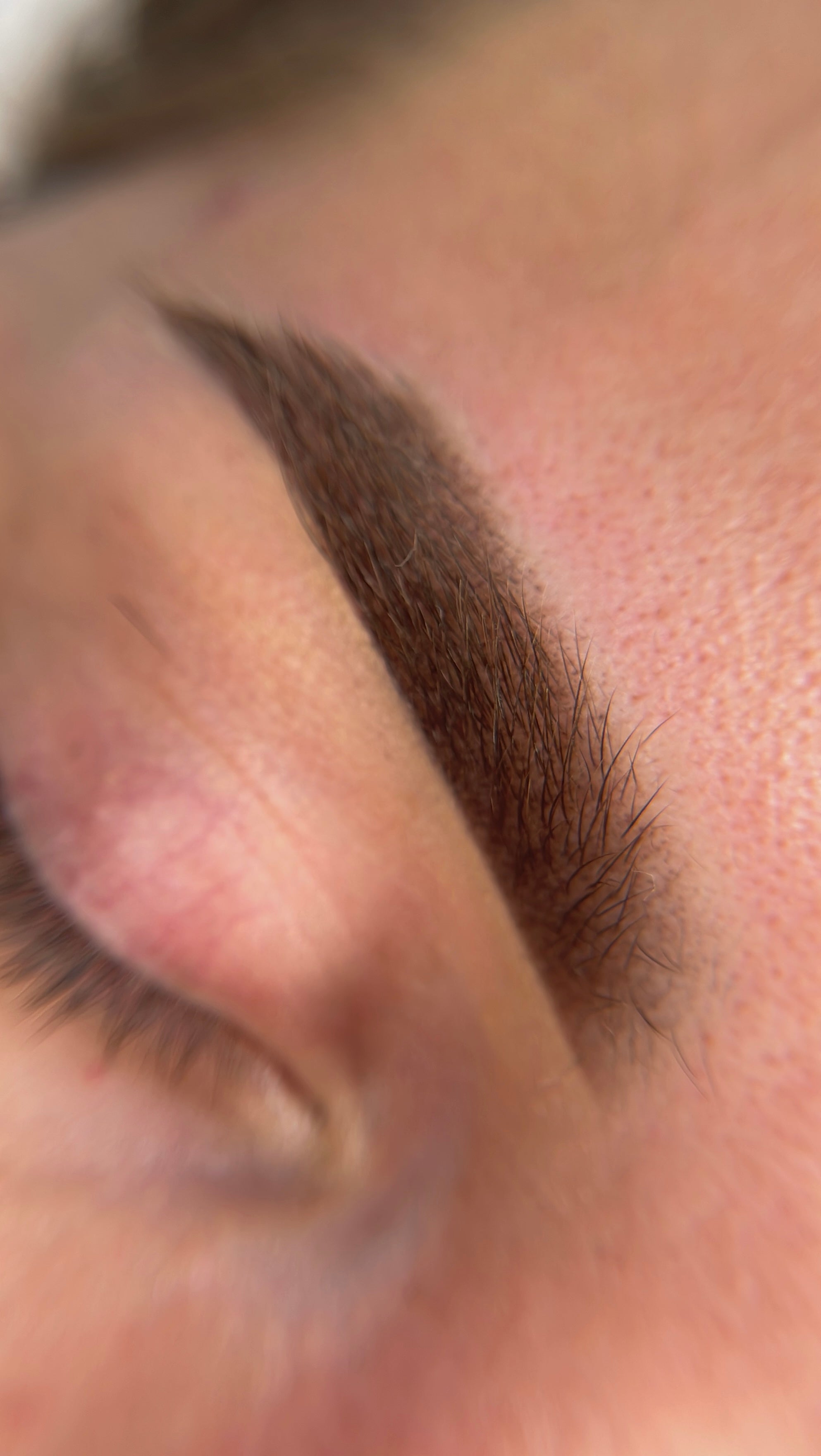 Powder Brows bij vette huid: blijft het mooi? (dit moet je weten)